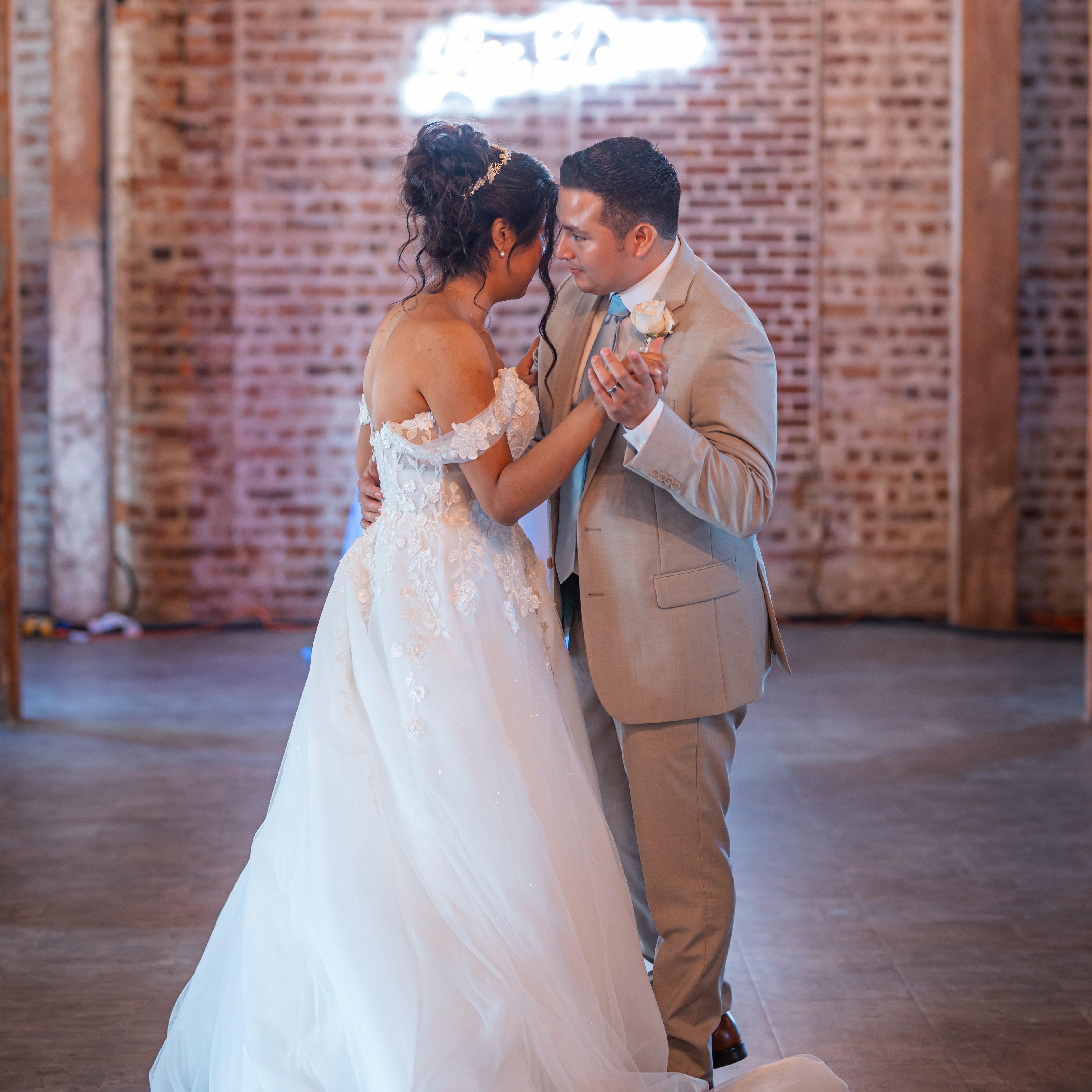 Trends in Omaha Wedding Photography: What’s In and What’s Out